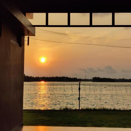 Apartamento Wind &Waves Kollam Exterior foto